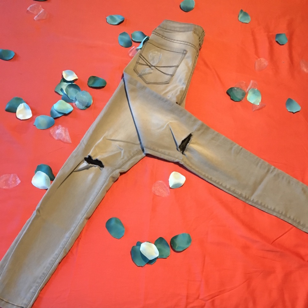 Skyla my Jeans RiP. Knees